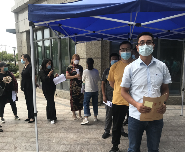 擼起袖子積極獻血，用愛心傳遞溫暖